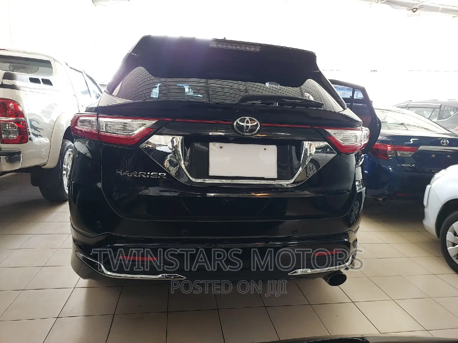 Toyota Harrier 2.0 2017 Black