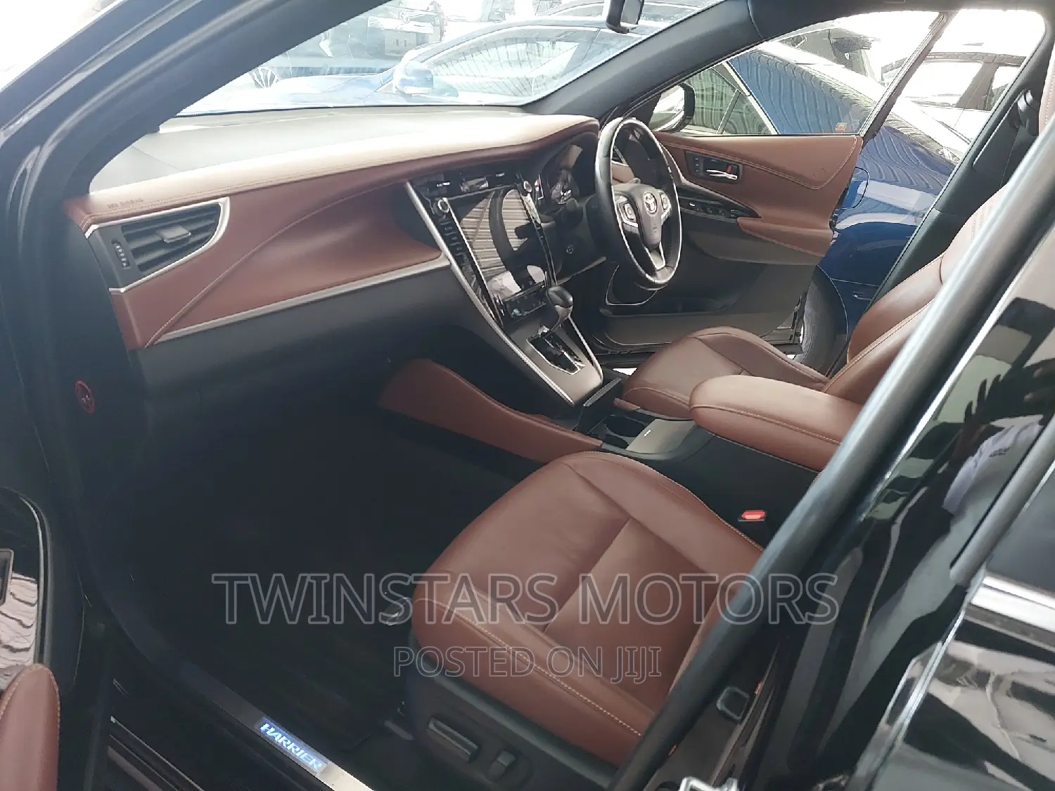 Toyota Harrier 2.0 2017 Black