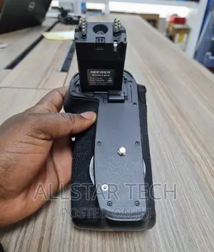 NEEWER BG-E14 Replacement Battery Grip for Canon EOS 70D 80D