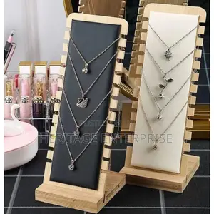 Necklace Frame Keeps Your Neckless