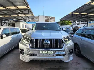 Toyota Land Cruiser Prado 2018 Silver