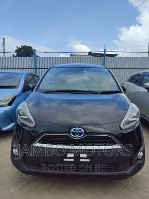 Toyota Sienta 1.5 Hybrid FWD 2017 Burgundy
