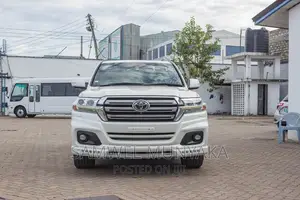 Toyota Land Cruiser 4.6 V8 ZX 2018 Pearl