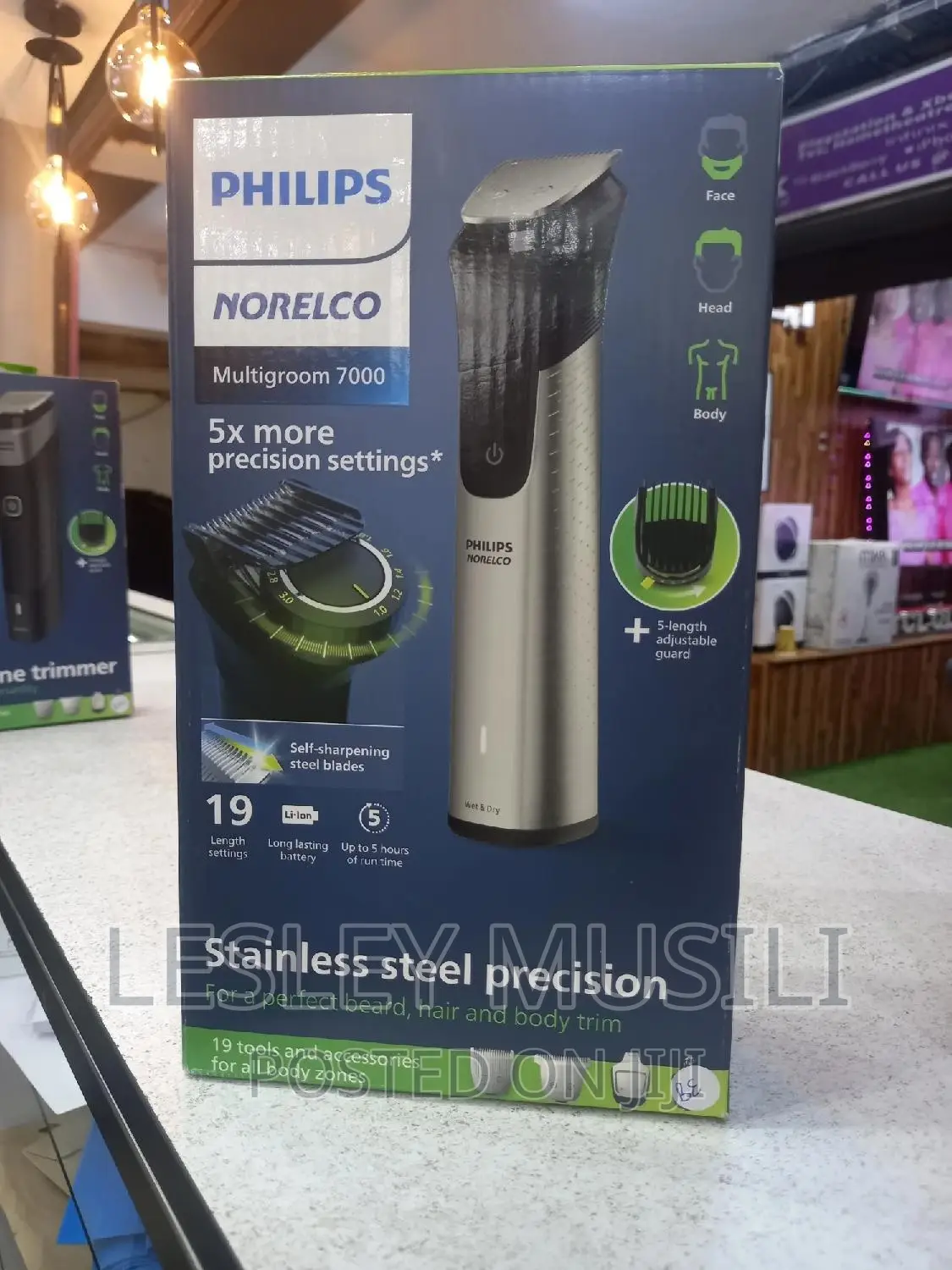 Philips Norelco Multigroom Series 7000
