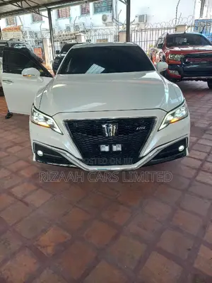 Toyota Crown 2019 White
