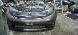 Toyota ISIS Front Bumper 2004/2008, Clean Ex Japan Parts