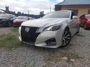 Toyota Crown 2017 Gold