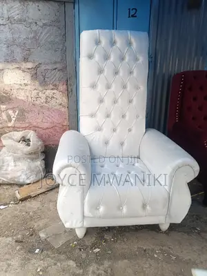 Pedicure Seat, Stylish White Colour.
