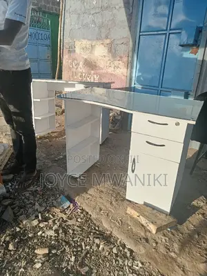 Manicure Table With Protective Top Mirror.