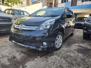 Toyota ISIS 2017 Black