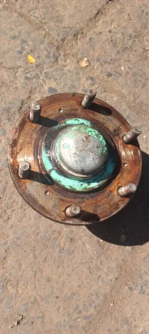 Mitsubishi L200 2007-2021 Front Wheel Hub.