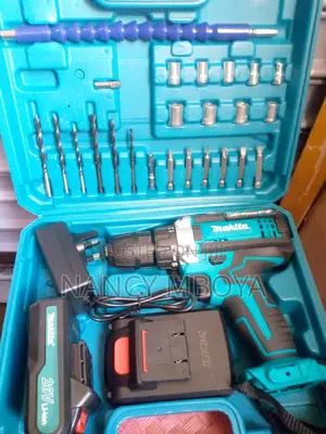 26v Cordless/ Rechargeable Drill Makita With Two Batteries