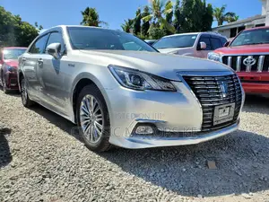 Toyota Crown 2017 Silver