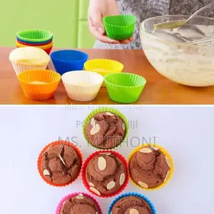 A Set of 12 Silicone Cupcake Mold