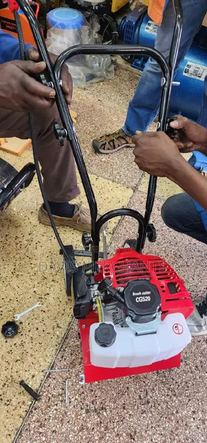 Earth Tiller Machine With 4 Stroke Engines