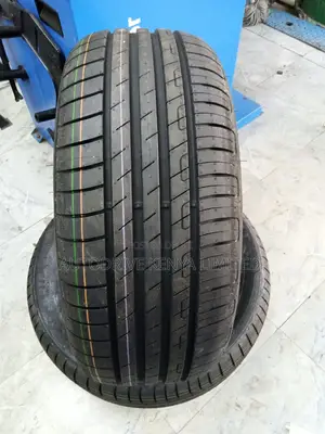 225/55r16 Goodyear Tyre
