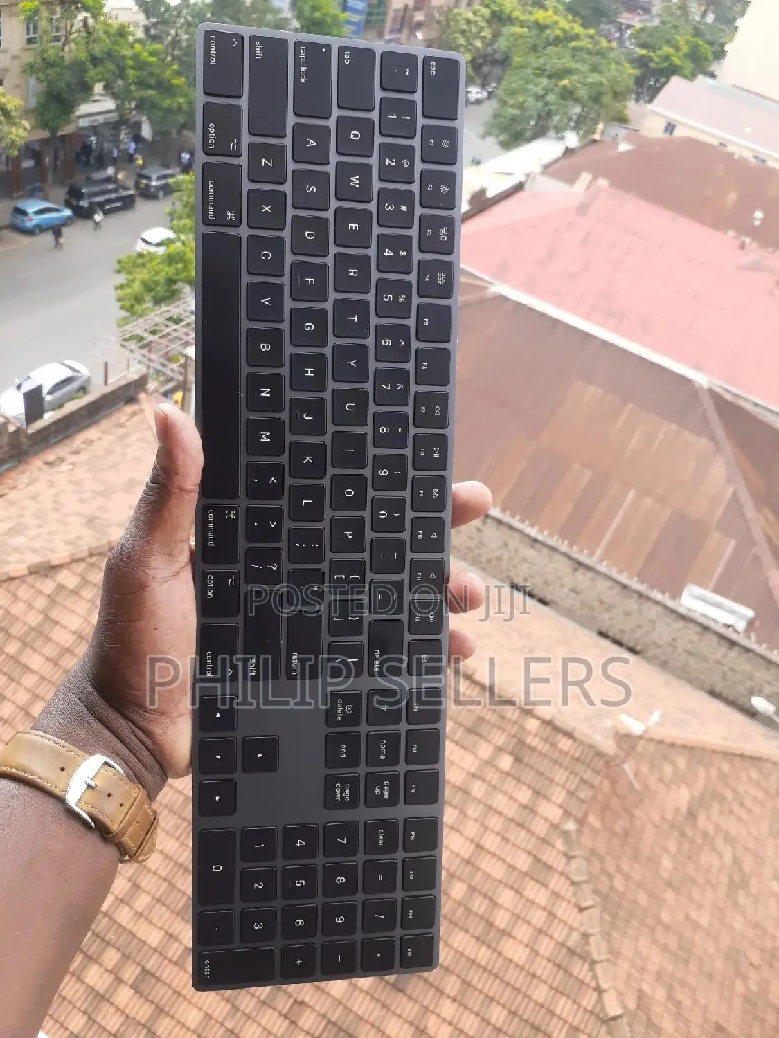 Apple Magic Keyboard With Numeric Keypad (Wireless, Recharga