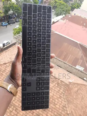Apple Magic Keyboard With Numeric Keypad (Wireless, Recharga