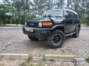 Toyota FJ Cruiser 4X4 AT 2013 Black