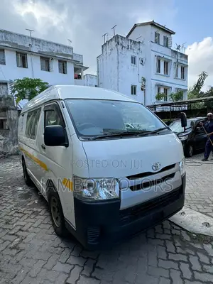 Toyota HiAce 2017 White
