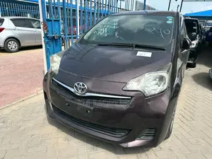 Toyota Ractis 2016 Brown
