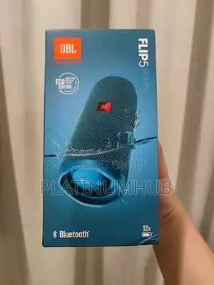 Blue JBL Flip 5 Speaker B8