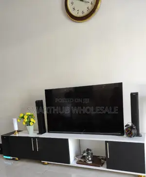 Tokyo Expandable Tv Stand 
Length Can Expand 6ft
