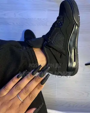 *Jordan 4 Black Cat* _Sizes: 36,37,38,39,40_