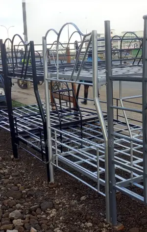 3.5 X 6 Ft Over 4 X 6 Ft Metal Bunk Beds