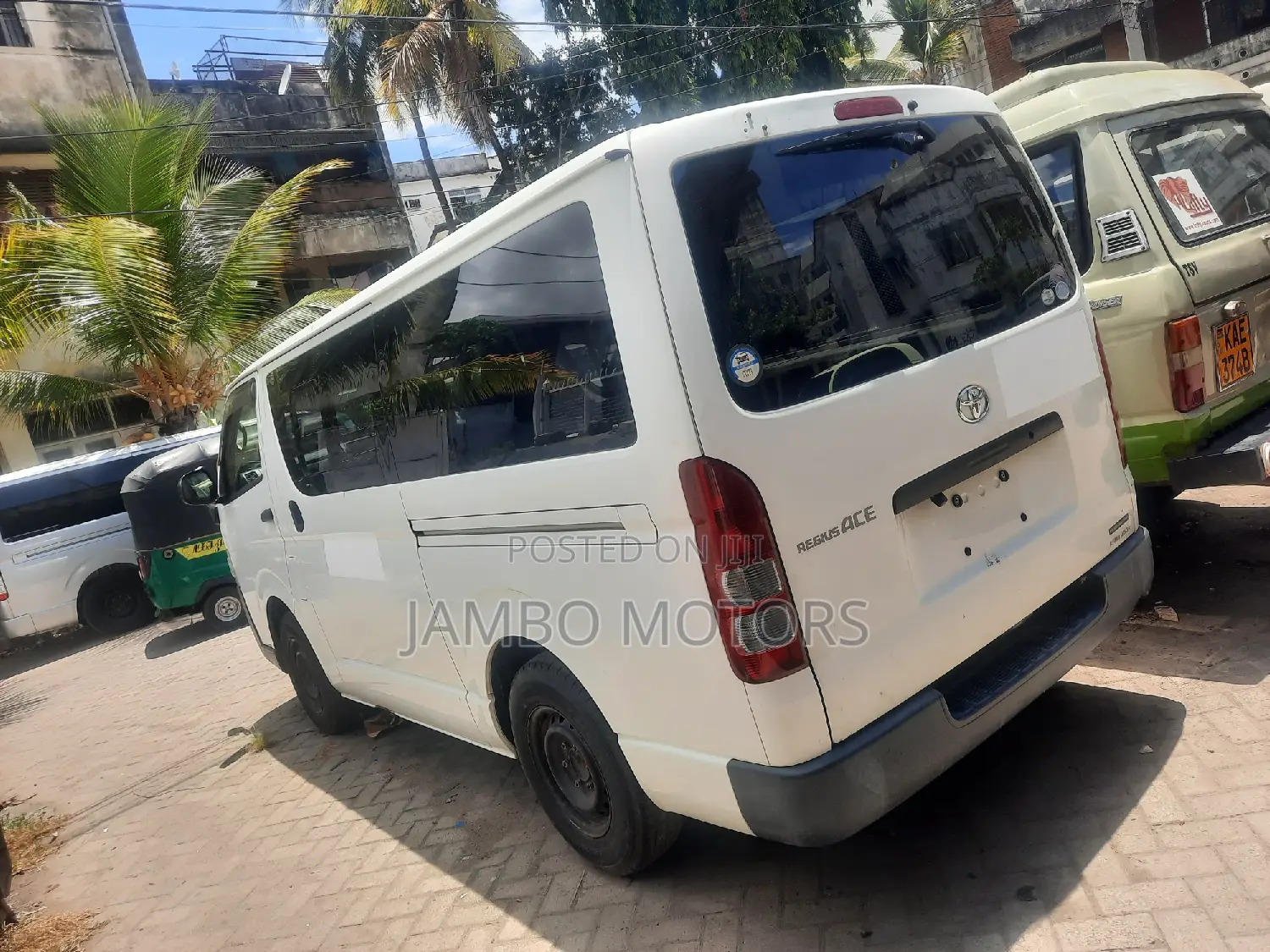 Toyota Regius 2017 White