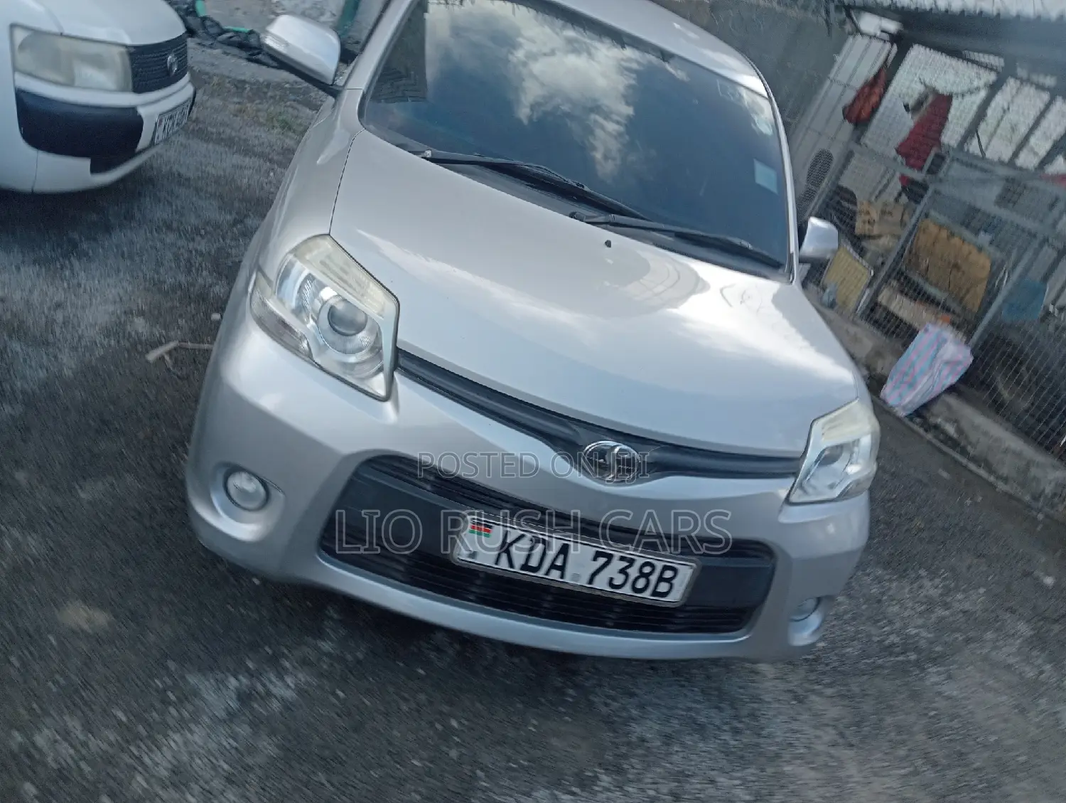 Toyota Sienta 2014 Silver