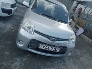Toyota Sienta 2014 Silver