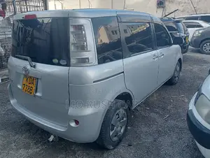 Toyota Sienta 2014 Silver