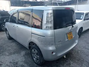 Toyota Sienta 2014 Silver