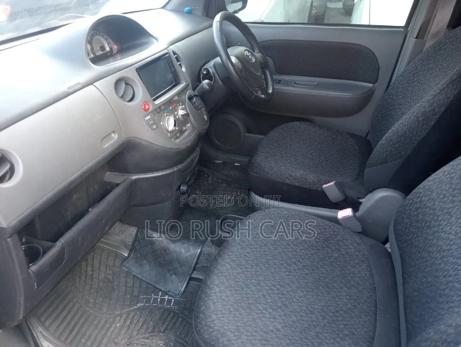 Toyota Sienta 2014 Silver