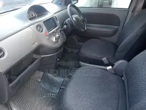 Toyota Sienta 2014 Silver