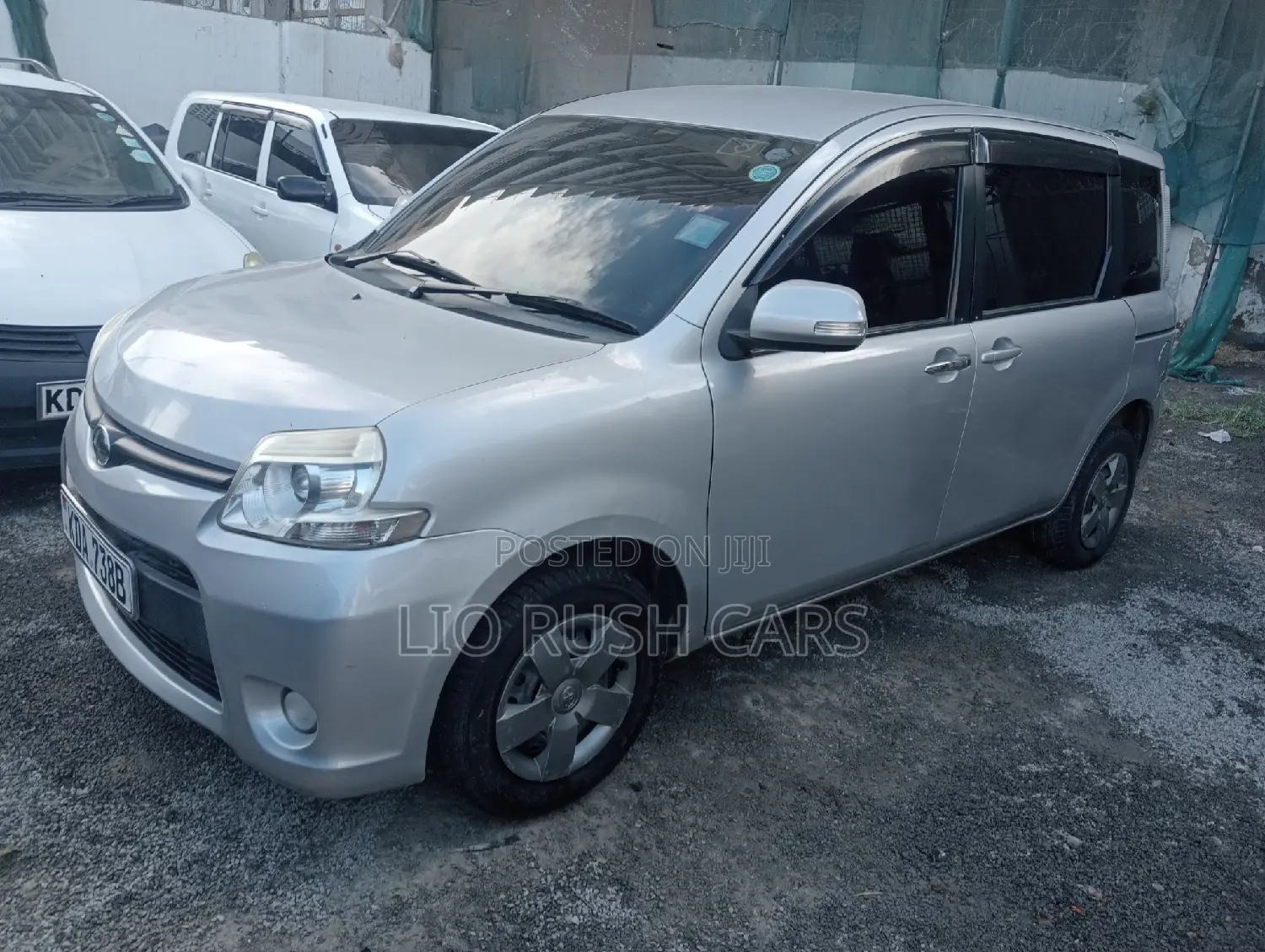 Toyota Sienta 2014 Silver