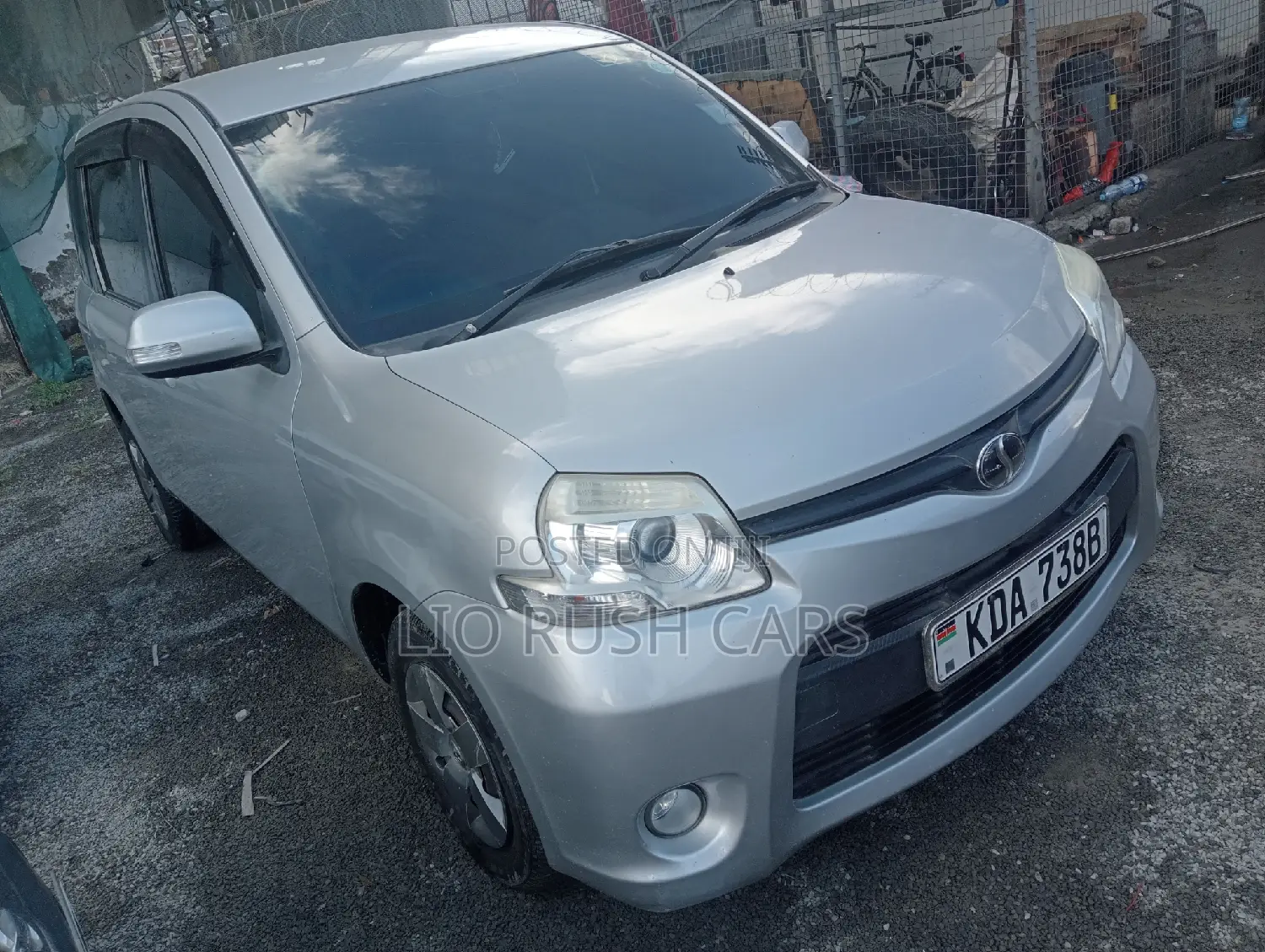 Toyota Sienta 2014 Silver
