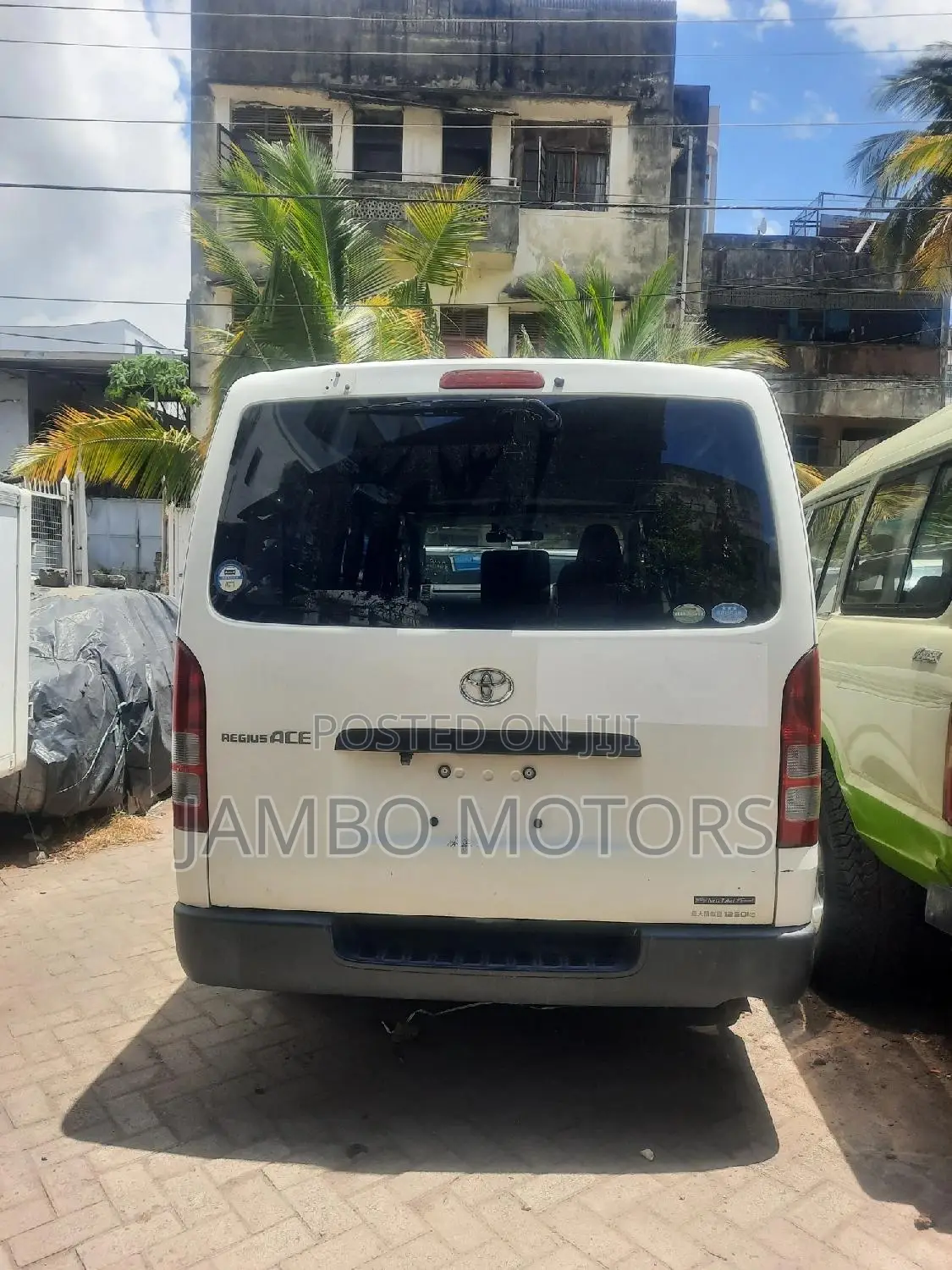 Toyota Regius 2017 White