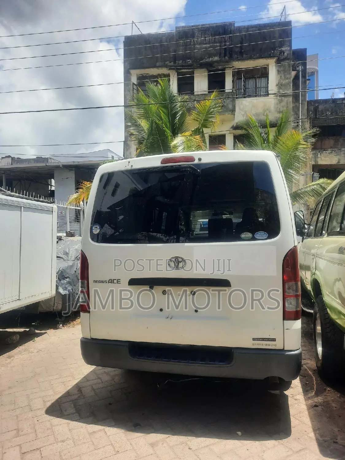 Toyota Regius 2017 White