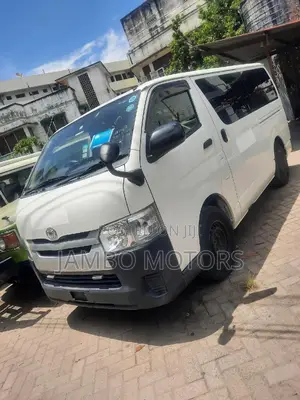 Toyota Regius 2017 White