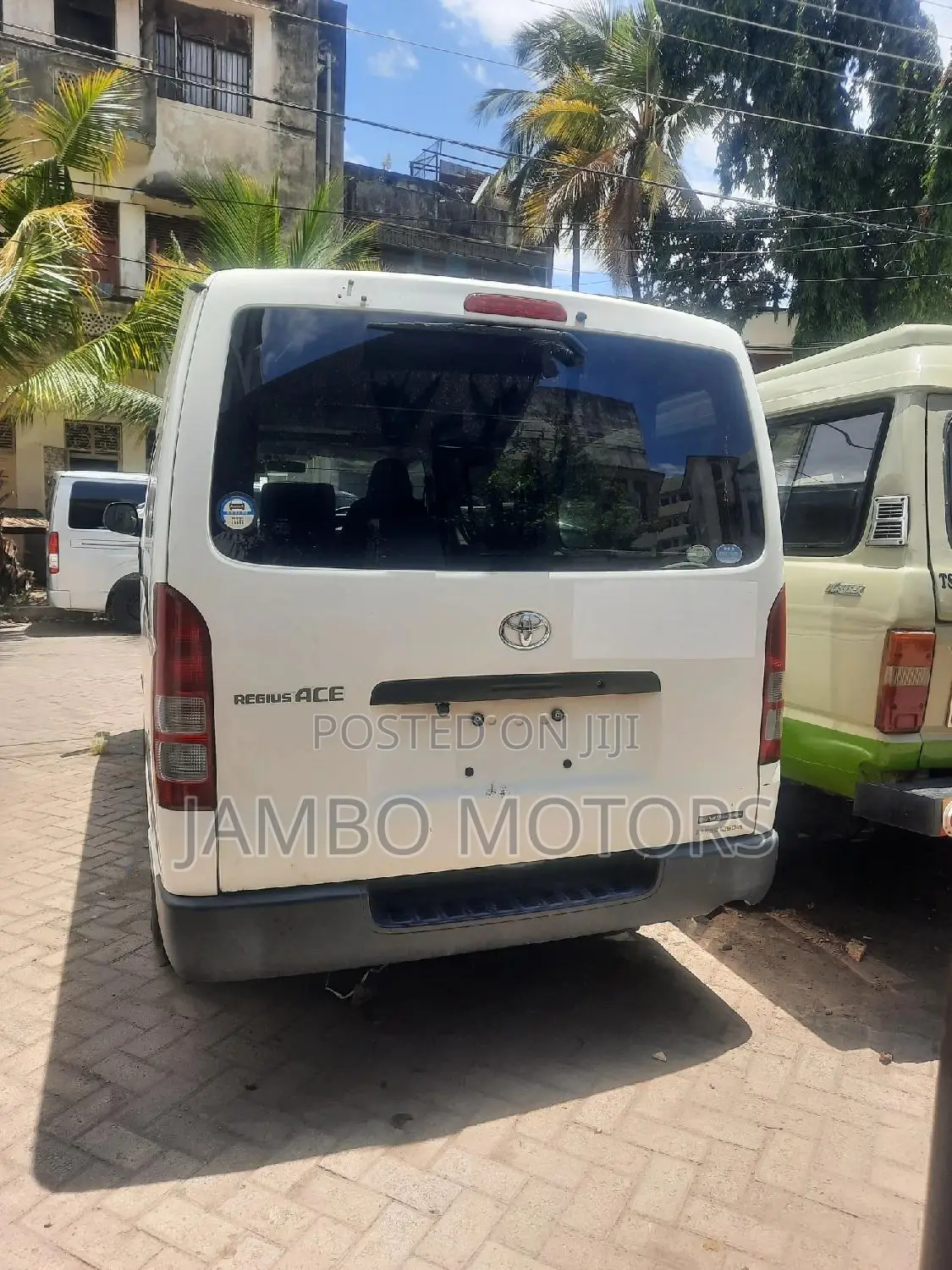 Toyota Regius 2017 White