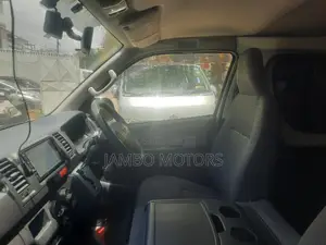 Toyota HiAce 2017 White