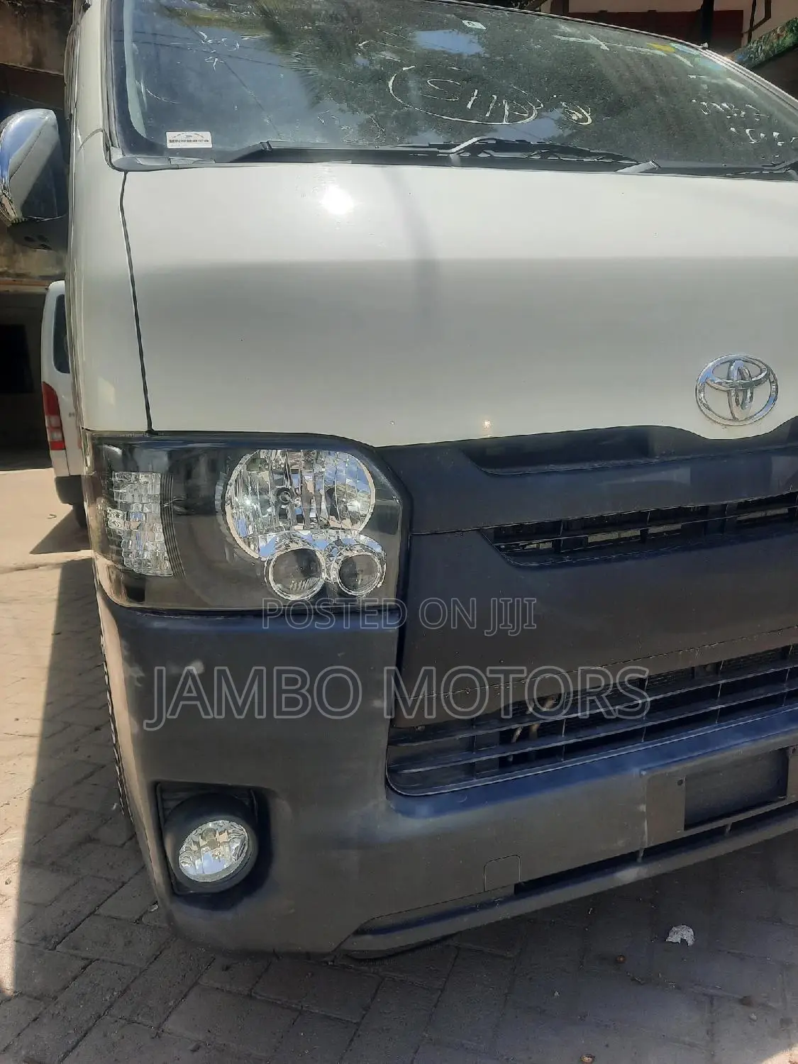 Toyota HiAce 2017 White
