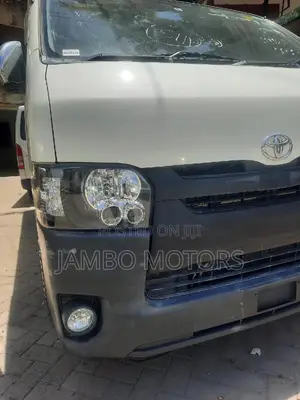 Toyota HiAce 2017 White