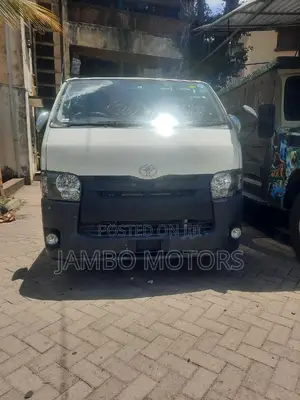Toyota HiAce 2017 White