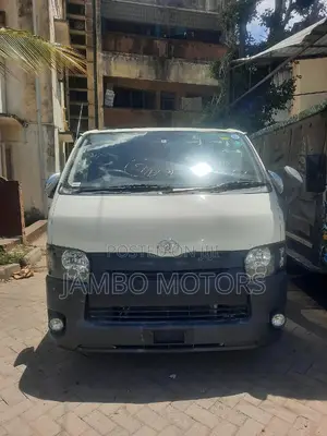 Toyota HiAce 2017 White