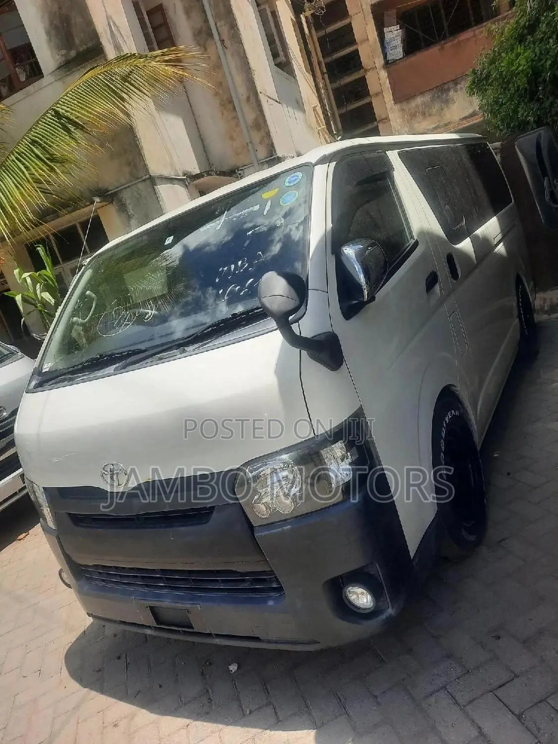 Toyota HiAce 2017 White
