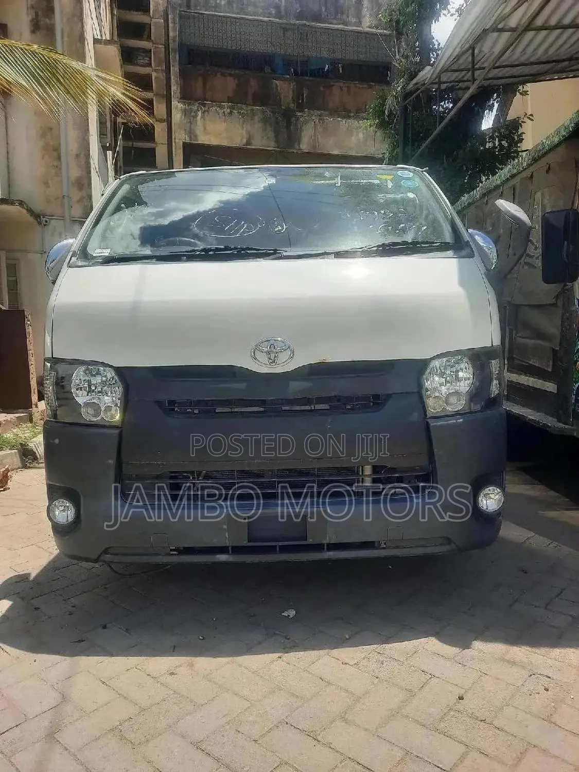 Toyota HiAce 2017 White