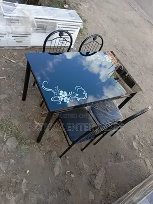 Imported Morden Dinning Table 4 Seater Top Glass